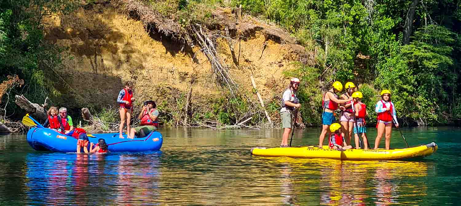 Grupos en bote azul y Big SUP amarillo